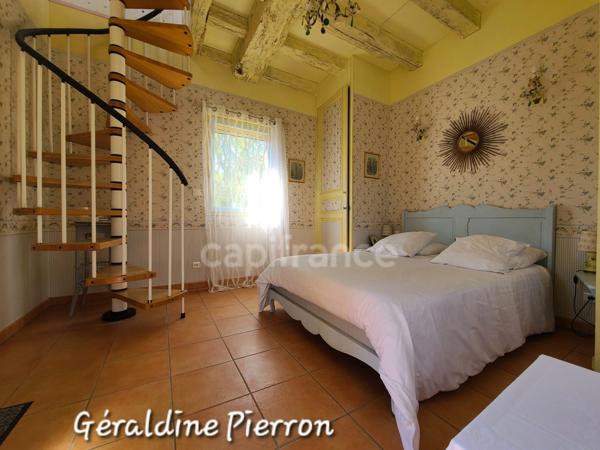propriété de prestige d’environ 480 m² implantée sur un terrain de 3.4 hectares avec 2 gîtes et chambre d'hôte
