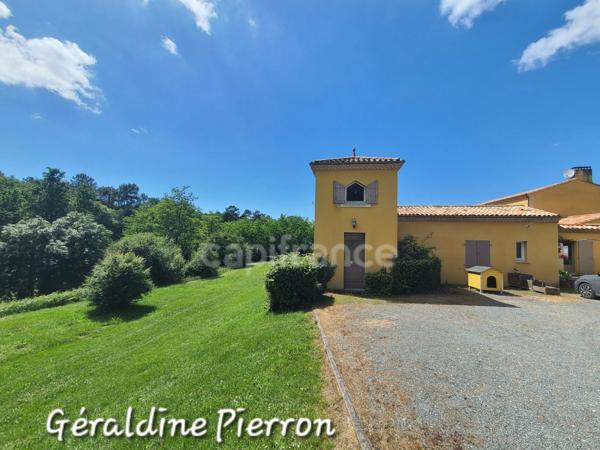 propriété de prestige d’environ 480 m² implantée sur un terrain de 3.4 hectares avec 2 gîtes et chambre d'hôte