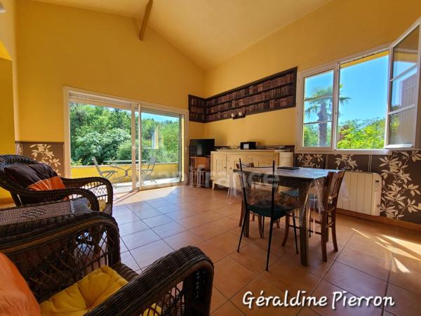 propriété de prestige d’environ 480 m² implantée sur un terrain de 3.4 hectares avec 2 gîtes et chambre d'hôte