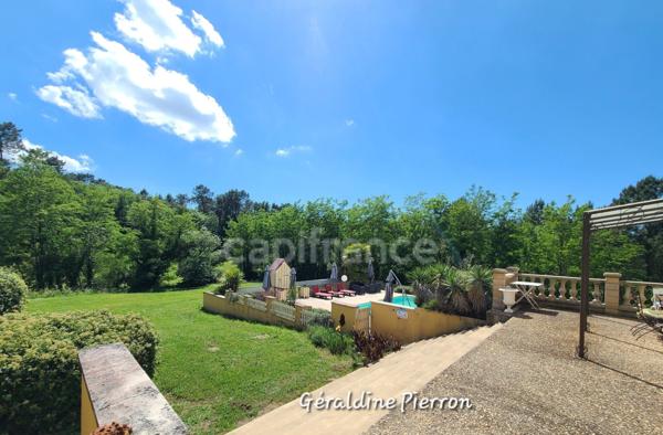 propriété de prestige d’environ 480 m² implantée sur un terrain de 3.4 hectares avec 2 gîtes et chambre d'hôte