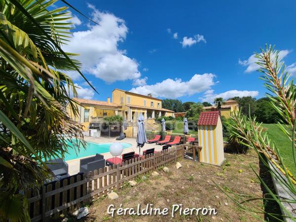 propriété de prestige d’environ 480 m² implantée sur un terrain de 3.4 hectares avec 2 gîtes et chambre d'hôte