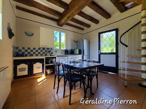 propriété de prestige d’environ 480 m² implantée sur un terrain de 3.4 hectares avec 2 gîtes et chambre d'hôte