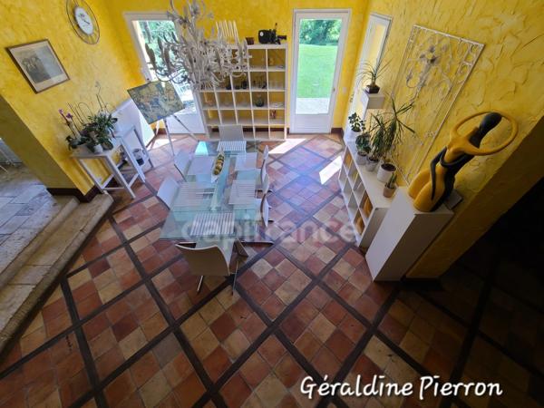 propriété de prestige d’environ 480 m² implantée sur un terrain de 3.4 hectares avec 2 gîtes et chambre d'hôte