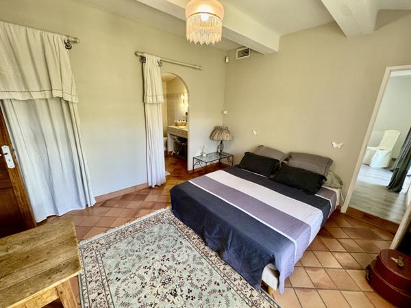 Mas Provençal entièrement rénové Piolenc (84420)