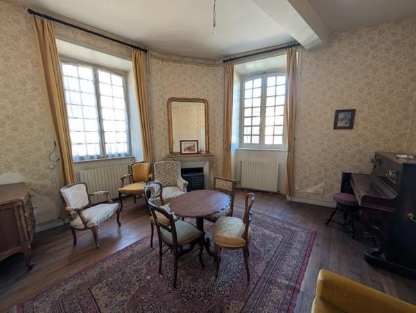 Maison 119 000 € Uzerche 6 p 212,9 m² DPE E
