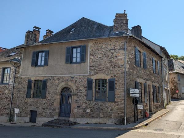 Maison 119 000 € Uzerche 6 p 212,9 m² DPE E