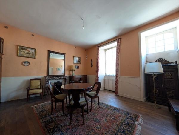 Maison 119 000 € Uzerche 6 p 212,9 m² DPE E