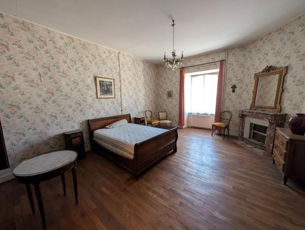 Maison 119 000 € Uzerche 6 p 212,9 m² DPE E