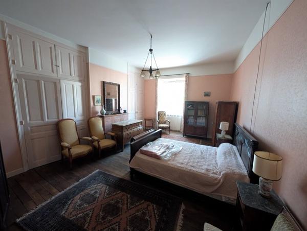 Maison 119 000 € Uzerche 6 p 212,9 m² DPE E