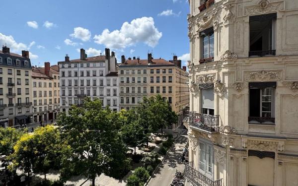 Appartement à louer    3 pièces • 126,32 m2 Lyon 2
