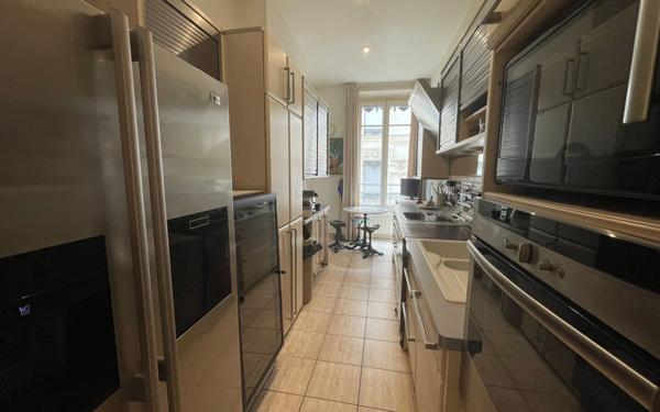 Appartement à louer    3 pièces • 126,32 m2 Lyon 2