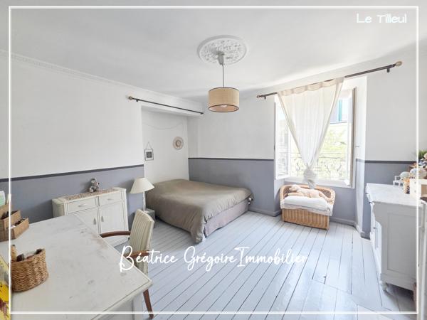 Maison
         10 pièces
        - 350 m² Bien prestige 1 560 000 € *