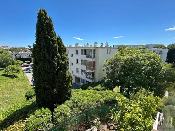 Antibes, quartier Fontmerle 4 pièces 90 m² ,Vue verdure , Parking , beau potentiel