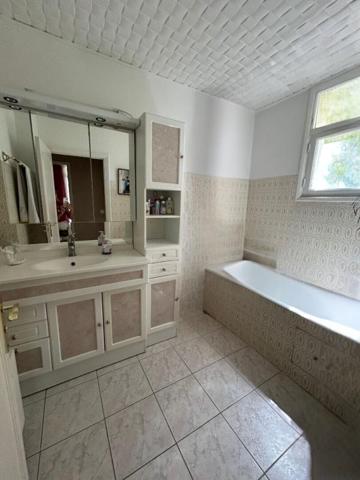 Antibes, quartier Fontmerle 4 pièces 90 m² ,Vue verdure , Parking , beau potentiel