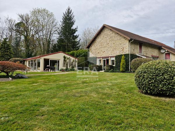 Propriétés proche centre d'Epinal sur 1 hectare de terrain paysagé  !!!