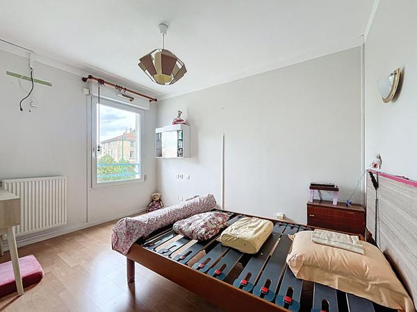 APPARTEMENT T4 DE 81 M² AVEC 3 CHAMBRES A PROXIMITE DES COMMODITES