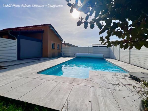 MARINGUES 63: Maison familiale de 144 m² avec piscine, 6 chambres, garage, jardin et pergola bioclimatique, panneaux photovoltaïque