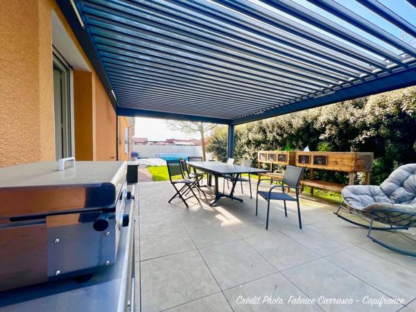 MARINGUES 63: Maison familiale de 144 m² avec piscine, 6 chambres, garage, jardin et pergola bioclimatique, panneaux photovoltaïque
