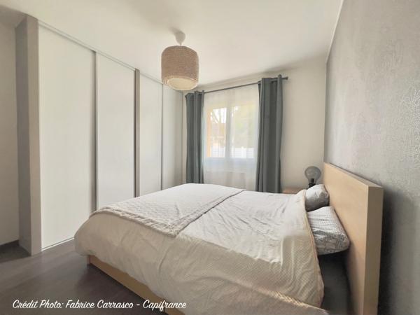MARINGUES 63: Maison familiale de 144 m² avec piscine, 6 chambres, garage, jardin et pergola bioclimatique, panneaux photovoltaïque