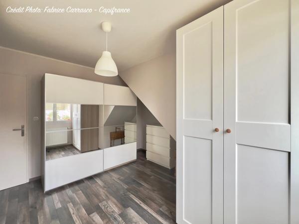MARINGUES 63: Maison familiale de 144 m² avec piscine, 6 chambres, garage, jardin et pergola bioclimatique, panneaux photovoltaïque