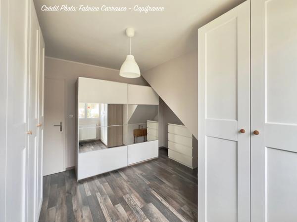 MARINGUES 63: Maison familiale de 144 m² avec piscine, 6 chambres, garage, jardin et pergola bioclimatique, panneaux photovoltaïque