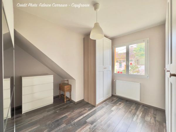 MARINGUES 63: Maison familiale de 144 m² avec piscine, 6 chambres, garage, jardin et pergola bioclimatique, panneaux photovoltaïque