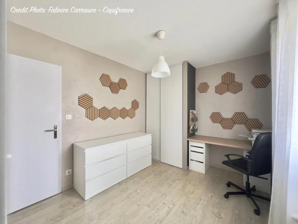 MARINGUES 63: Maison familiale de 144 m² avec piscine, 6 chambres, garage, jardin et pergola bioclimatique, panneaux photovoltaïque