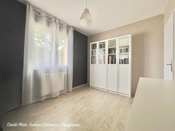 MARINGUES 63: Maison familiale de 144 m² avec piscine, 6 chambres, garage, jardin et pergola bioclimatique, panneaux photovoltaïque