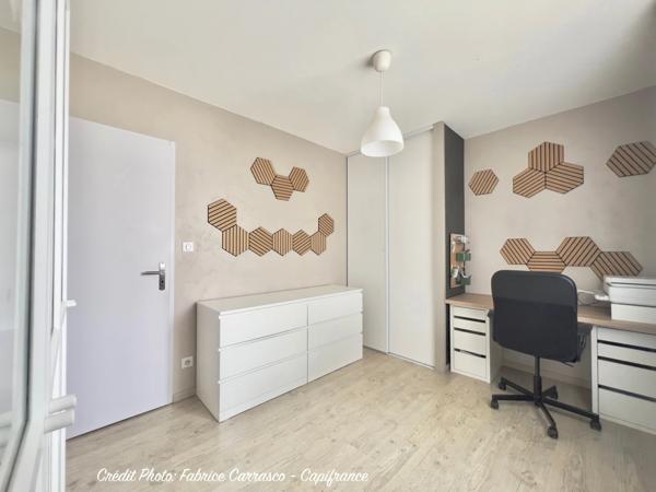 MARINGUES 63: Maison familiale de 144 m² avec piscine, 6 chambres, garage, jardin et pergola bioclimatique, panneaux photovoltaïque