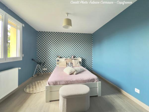 MARINGUES 63: Maison familiale de 144 m² avec piscine, 6 chambres, garage, jardin et pergola bioclimatique, panneaux photovoltaïque