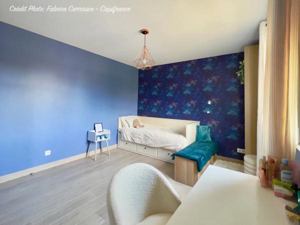 MARINGUES 63: Maison familiale de 144 m² avec piscine, 6 chambres, garage, jardin et pergola bioclimatique, panneaux photovoltaïque