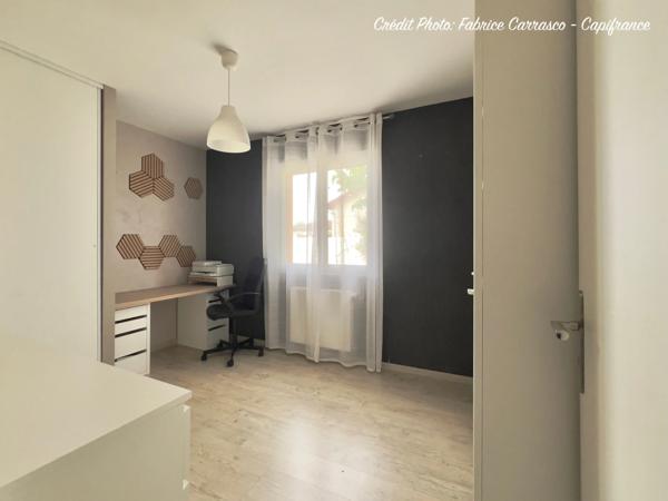 MARINGUES 63: Maison familiale de 144 m² avec piscine, 6 chambres, garage, jardin et pergola bioclimatique, panneaux photovoltaïque