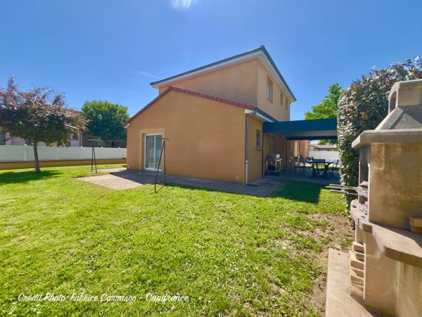 MARINGUES 63: Maison familiale de 144 m² avec piscine, 6 chambres, garage, jardin et pergola bioclimatique, panneaux photovoltaïque