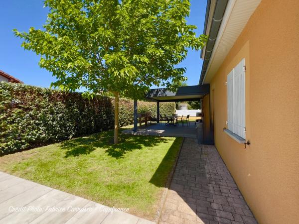 MARINGUES 63: Maison familiale de 144 m² avec piscine, 6 chambres, garage, jardin et pergola bioclimatique, panneaux photovoltaïque