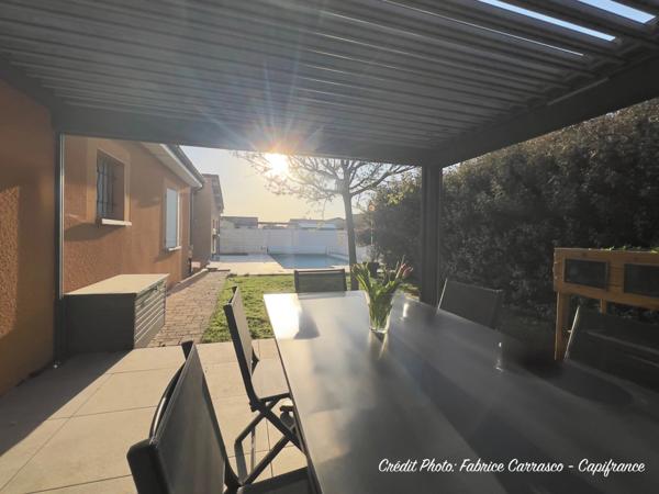 MARINGUES 63: Maison familiale de 144 m² avec piscine, 6 chambres, garage, jardin et pergola bioclimatique, panneaux photovoltaïque