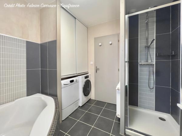 MARINGUES 63: Maison familiale de 144 m² avec piscine, 6 chambres, garage, jardin et pergola bioclimatique, panneaux photovoltaïque