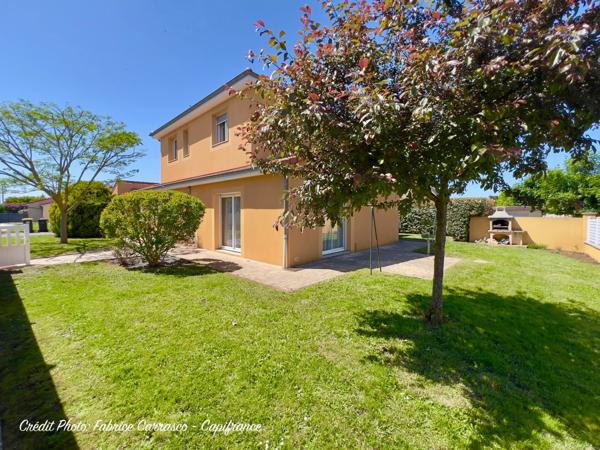 MARINGUES 63: Maison familiale de 144 m² avec piscine, 6 chambres, garage, jardin et pergola bioclimatique, panneaux photovoltaïque