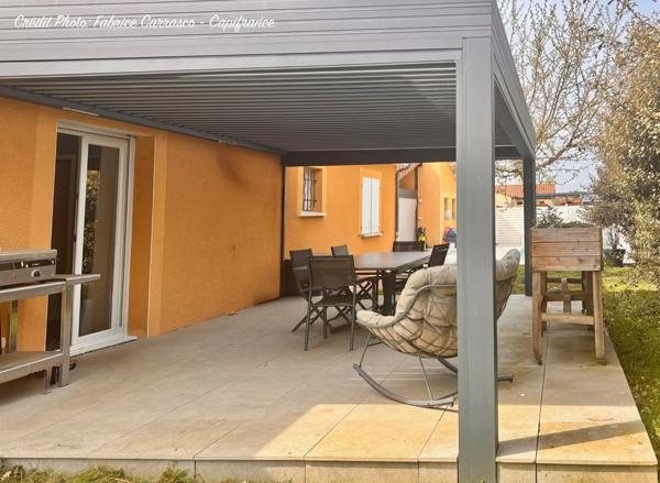 MARINGUES 63: Maison familiale de 144 m² avec piscine, 6 chambres, garage, jardin et pergola bioclimatique, panneaux photovoltaïque