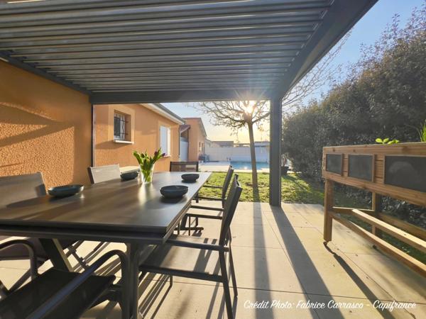 MARINGUES 63: Maison familiale de 144 m² avec piscine, 6 chambres, garage, jardin et pergola bioclimatique, panneaux photovoltaïque