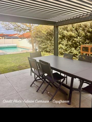 MARINGUES 63: Maison familiale de 144 m² avec piscine, 6 chambres, garage, jardin et pergola bioclimatique, panneaux photovoltaïque