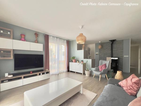 MARINGUES 63: Maison familiale de 144 m² avec piscine, 6 chambres, garage, jardin et pergola bioclimatique, panneaux photovoltaïque