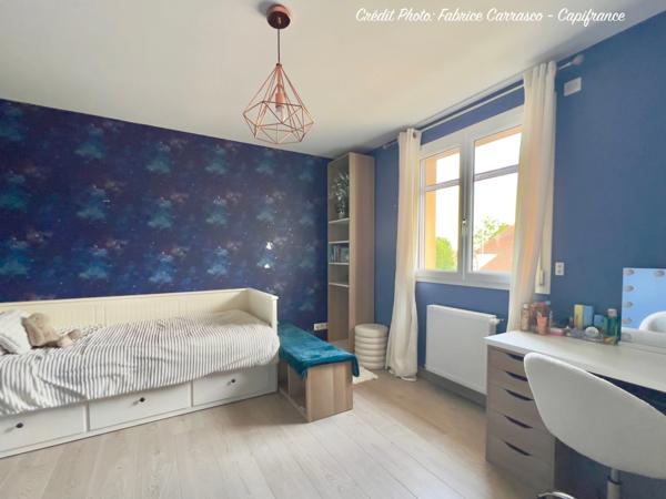MARINGUES 63: Maison familiale de 144 m² avec piscine, 6 chambres, garage, jardin et pergola bioclimatique, panneaux photovoltaïque