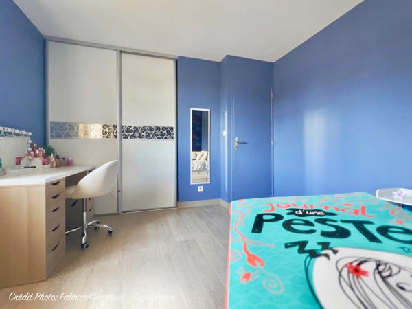 MARINGUES 63: Maison familiale de 144 m² avec piscine, 6 chambres, garage, jardin et pergola bioclimatique, panneaux photovoltaïque