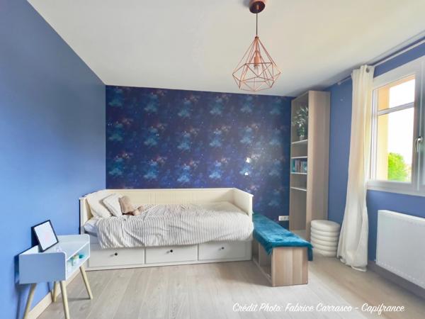 MARINGUES 63: Maison familiale de 144 m² avec piscine, 6 chambres, garage, jardin et pergola bioclimatique, panneaux photovoltaïque