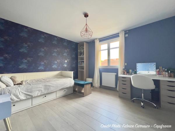 MARINGUES 63: Maison familiale de 144 m² avec piscine, 6 chambres, garage, jardin et pergola bioclimatique, panneaux photovoltaïque