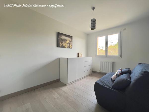 MARINGUES 63: Maison familiale de 144 m² avec piscine, 6 chambres, garage, jardin et pergola bioclimatique, panneaux photovoltaïque