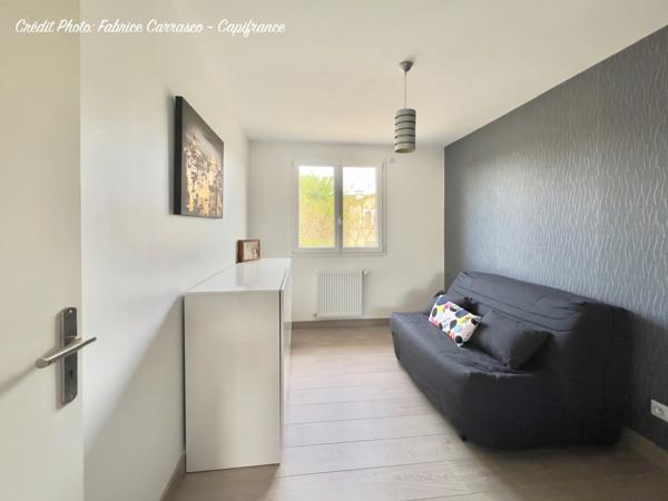 MARINGUES 63: Maison familiale de 144 m² avec piscine, 6 chambres, garage, jardin et pergola bioclimatique, panneaux photovoltaïque