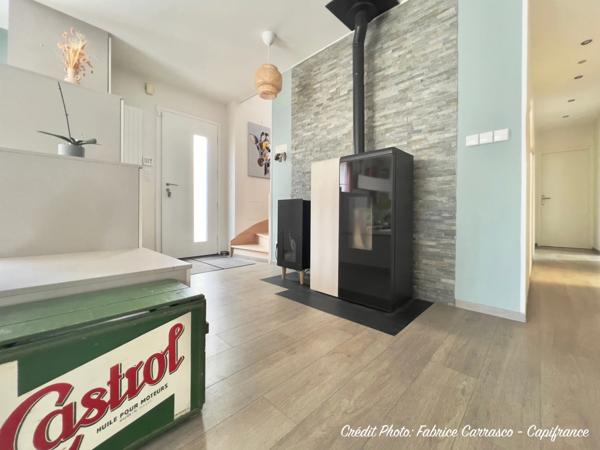 MARINGUES 63: Maison familiale de 144 m² avec piscine, 6 chambres, garage, jardin et pergola bioclimatique, panneaux photovoltaïque