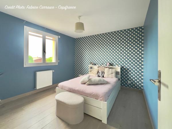 MARINGUES 63: Maison familiale de 144 m² avec piscine, 6 chambres, garage, jardin et pergola bioclimatique, panneaux photovoltaïque