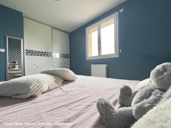MARINGUES 63: Maison familiale de 144 m² avec piscine, 6 chambres, garage, jardin et pergola bioclimatique, panneaux photovoltaïque